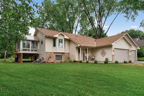22160 Jude Ave N, Forest Lake, MN, 55025-8917 | Card Image