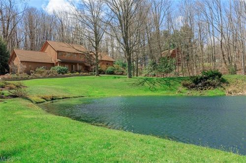 10613 Sherman Rd, Chardon, OH, 44024-8422 | Card Image