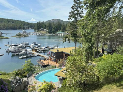 {{alt}} | Card Image