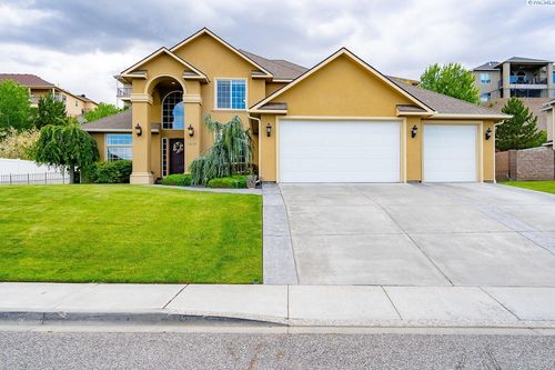 1633 Meadow Hills Dr, Richland, WA, 99352 | Card Image