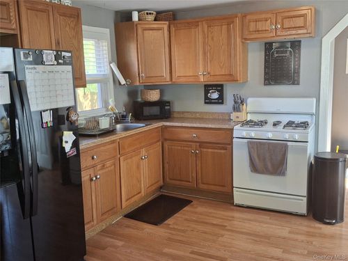 10 Orchard St, Wallkill, NY, 12589-3125 | Card Image
