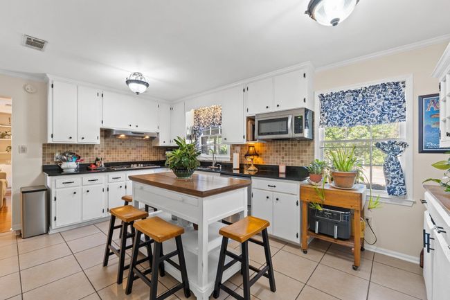 312 W Marion St, House other with 3 bedrooms, 2 bathrooms and null parking in Chattahoochee FL | Image 13