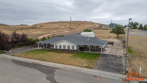 803 Logsdon Ln, Douglas, WY, 82633-3402 | Card Image