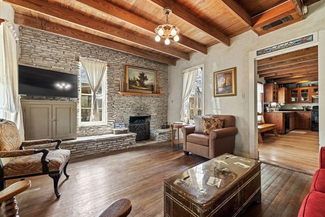 202 S Bowie St, Home with 5 bedrooms, 6 bathrooms and 1 parking in Fredericksburg TX | Image 7