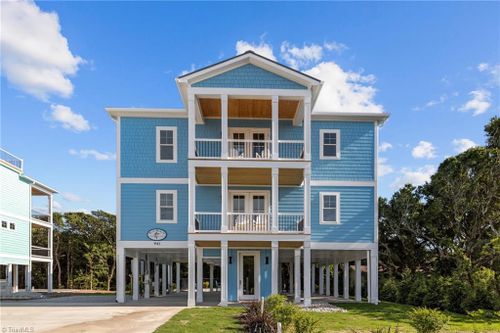 941 Salter Path Rd, Salter Path, NC, 28512-5911 | Card Image