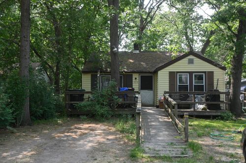 715 S S Sheridan Drive Drive, Muskegon Charter Township, MI, 49442 | Card Image