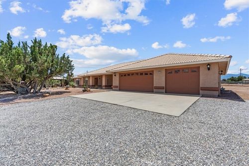 6977 Kouries Way, Oak Hills, CA, 92344-9693 | Card Image