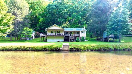 303 Creekside Dr, Dugspur, VA, 24325-3628 | Card Image