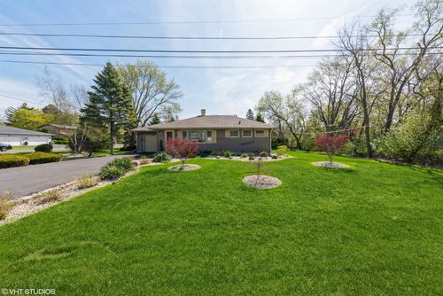 635 N Greenleaf St, Gurnee, IL, 60031-2827 | Card Image