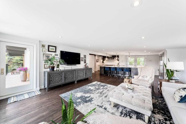 2328 Uxbridge Drive Nw, House other with 3 bedrooms, 3 bathrooms and 5 parking in Calgary AB | Image 16