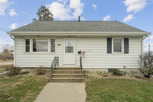 285 15th St, Marion, IA, 52302-4050 | Card Image