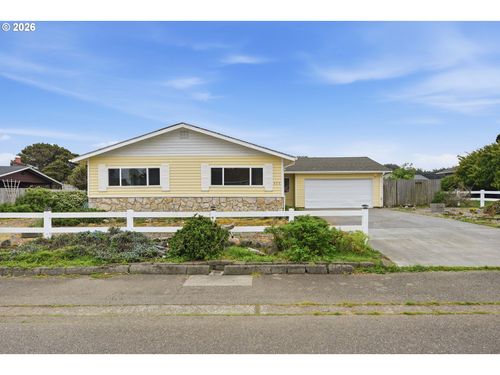 835 12th St, Bandon, OR, 97411 | Card Image