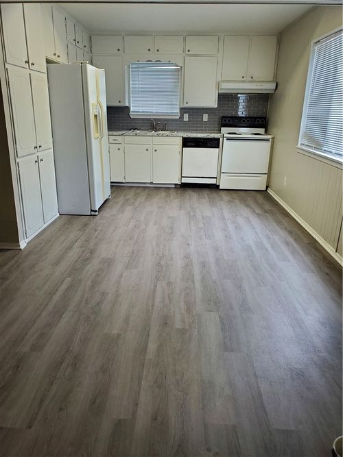 1065-1065 Linde St, New Braunfels, TX, 78130-5961 | Card Image