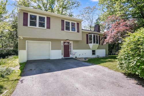 7 Adele Ct, Montrose, NY, 10548-1101 | Card Image