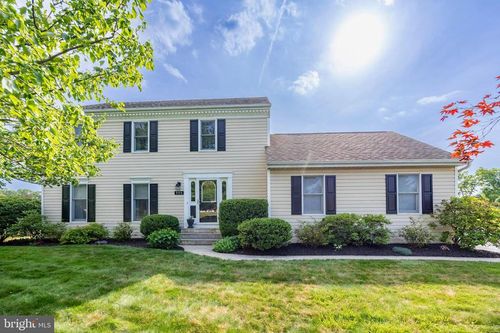 909 Hickory Grove Dr, ROYERSFORD, PA, 19468-1254 | Card Image