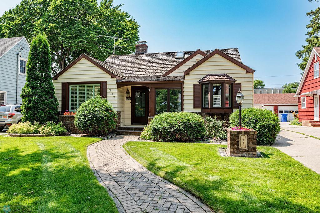 10th St, Fargo, ND 58103