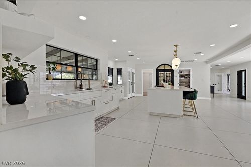 5775 Darby Ave, Las Vegas, NV, 89146-6717 | Card Image