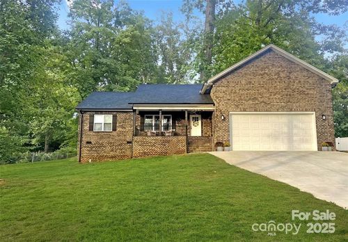 705 W School St, Maiden, NC, 28650-1143 | Card Image