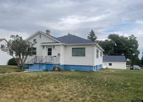 903 12th St, Rawlins, WY, 82301-6516 | Card Image