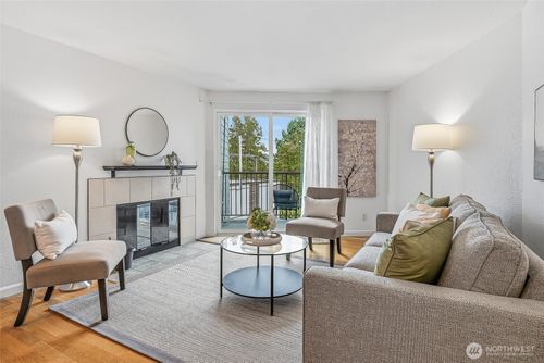 409-3045 20th Ave W, Seattle, WA, 98199-2977 | Card Image