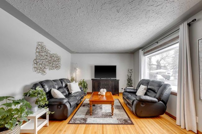 2533 Sable Drive Se, Home with 4 bedrooms, 2 bathrooms and 3 parking in Calgary AB | Image 4