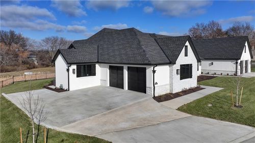 3902 W 84th Ter, Prairie Village, KS, 66206 | Card Image