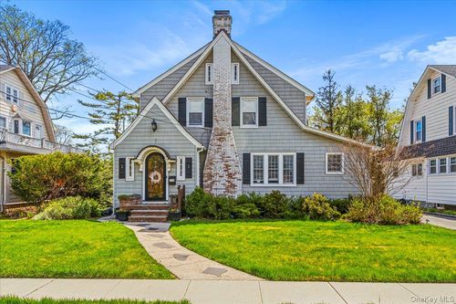 46 Aldred Ave, Rockville Centre, NY, 11570-6017 | Card Image