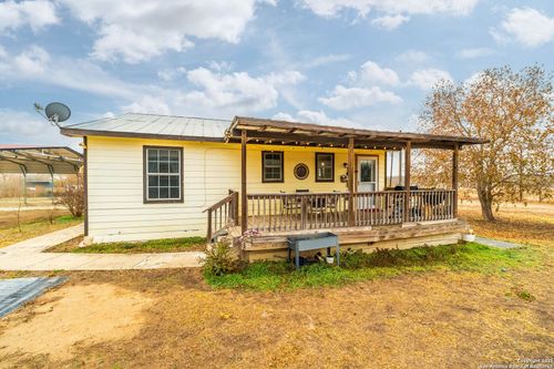 240 County Road 775, Devine, TX, 78016-4654 | Card Image
