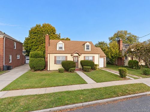 526 N 11th St, New Hyde Park, NY, 11040-4213 | Card Image