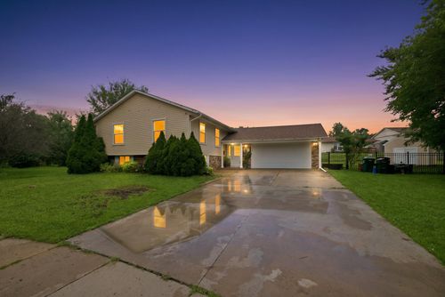 1204 Lincoln Ct, Streamwood, IL, 60107-3049 | Card Image