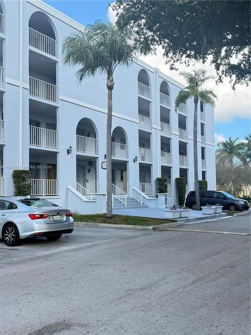 apt-203-7981 S French Dr, Pembroke Pines, FL, 33024-6804 | Card Image