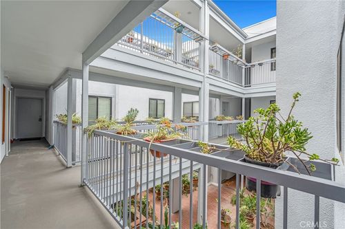 apt-8-7505 Hampton Ave, West Hollywood, CA, 90046-5569 | Card Image