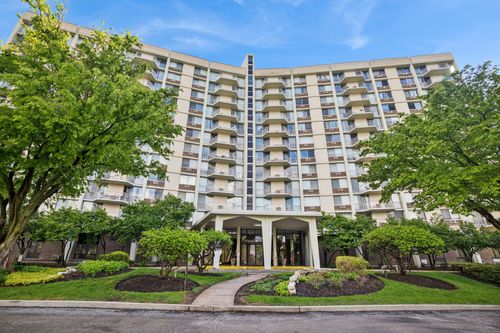 9c-20 N Tower Rd, Oak Brook, IL, 60523-1137 | Card Image