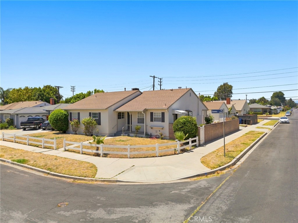 Residential in Reseda 3