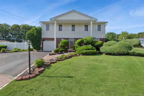 27 Spacecraft Ln, Hauppauge, NY, 11788-4429 | Card Image