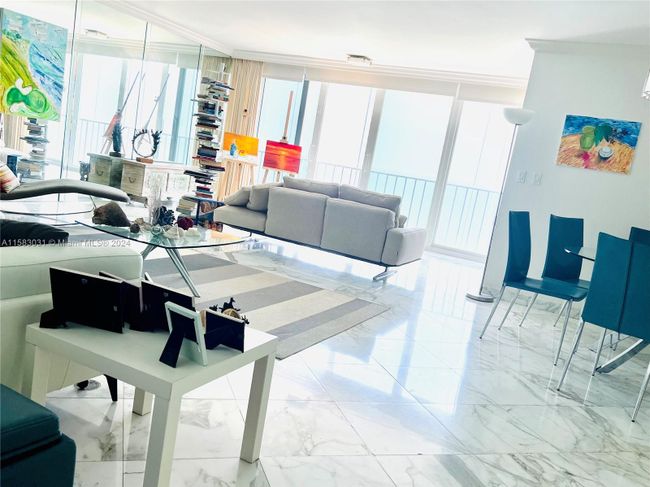 APT-23B - 881 Ocean Dr, Condo with 2 bedrooms, 2 bathrooms and null parking in Key Biscayne FL | Image 5