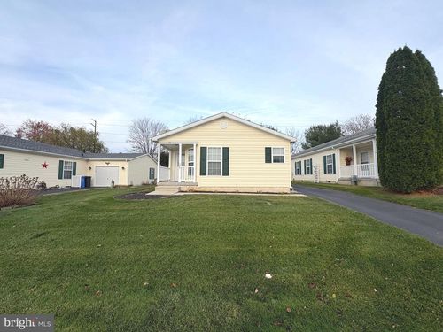30 Fort Lee Dr, MANAHAWKIN, NJ, 08050-6012 | Card Image