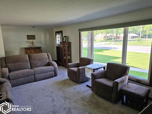521 S Kentucky Avenue, Mason City, IA, 50401 | Card Image