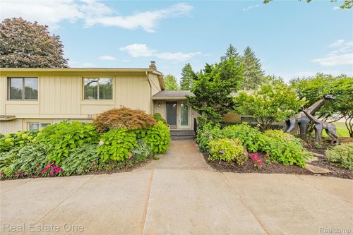 3205 Parkland Drive, West Bloomfield Charter Township, MI, 48322 | Card Image
