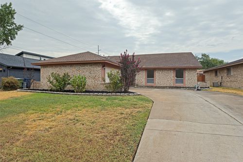 2205 Phoenix Dr, Garland, TX, 75040-4324 | Card Image