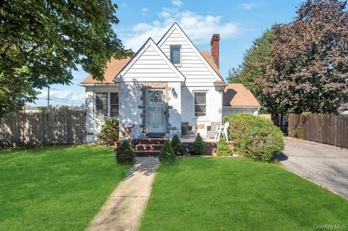402 Marle Pl, Bellmore, NY, 11710-4213 | Card Image