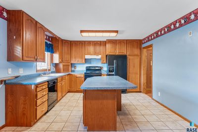 205 Vandemark Ave, House other with 4 bedrooms, 1 bathrooms and null parking in Hartford SD | Image 3