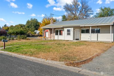 801 E Manitoba Avenue, House other with 4 bedrooms, 1 bathrooms and 2 parking in Ellensburg WA | Image 2