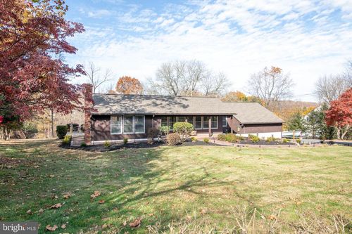 w-423 Brownsburg Rd, NEWTOWN, PA, 18940-3017 | Card Image