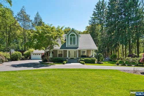 42 Hillside Ave, Upper Saddle River, NJ, 07458-1129 | Card Image