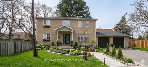 47 Harlow Cres, Etobicoke, ON, M9V2Y7 | Card Image