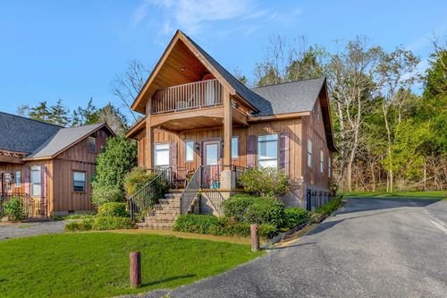 31 Bradley Ln, Bath Springs, TN, 38311-4351 | Card Image