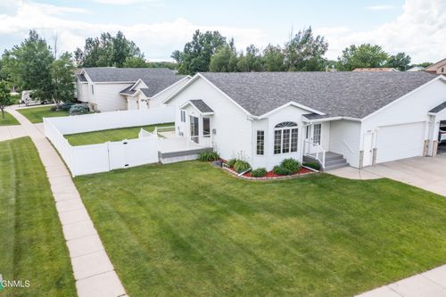 2314 Santa Barbara Dr, Bismarck, ND, 58504-7487 | Card Image