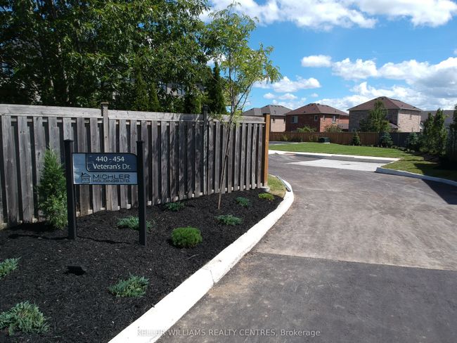 442 Veterans Dr, House attached with 2 bedrooms, 3 bathrooms and 1 parking in Barrie ON | Image 24