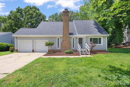 9526 Fairway Ridge Rd, Charlotte, NC, 28277-8757 | Card Image